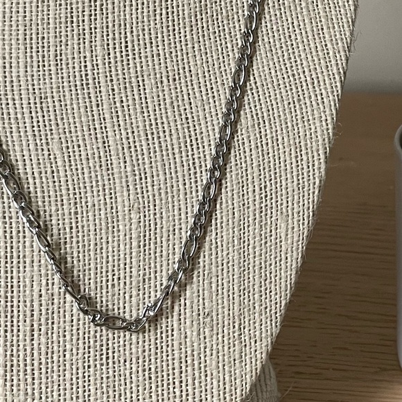 Unisex Figaro Chain - Picture 2 of 2